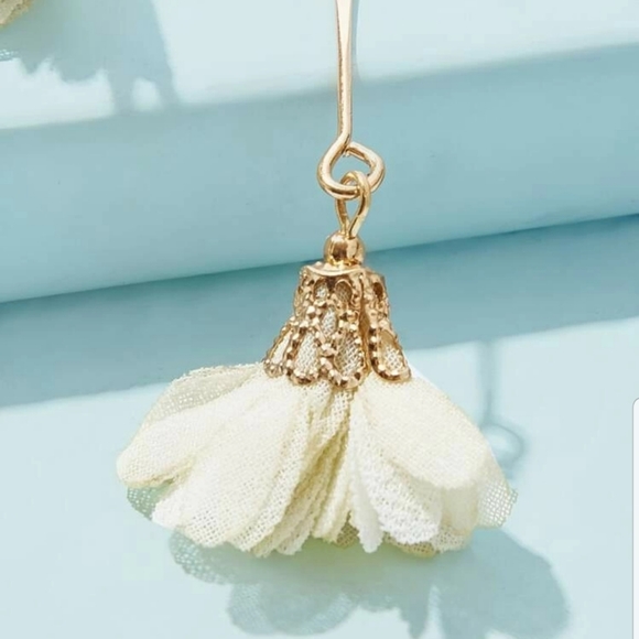 XHillaryxxFlower Drop Earrings - Picture 2 of 3